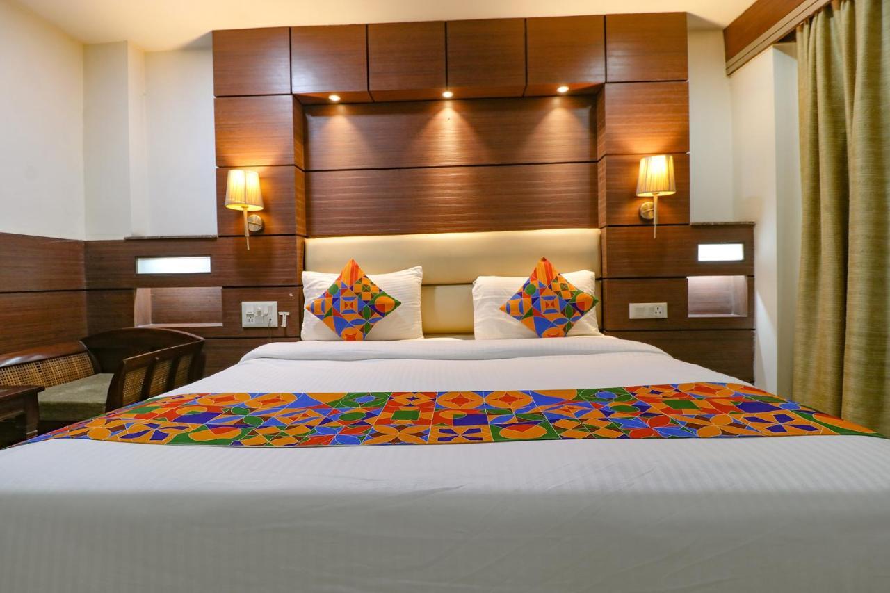 Fabhotel Admire Suites New Delhi Exterior photo