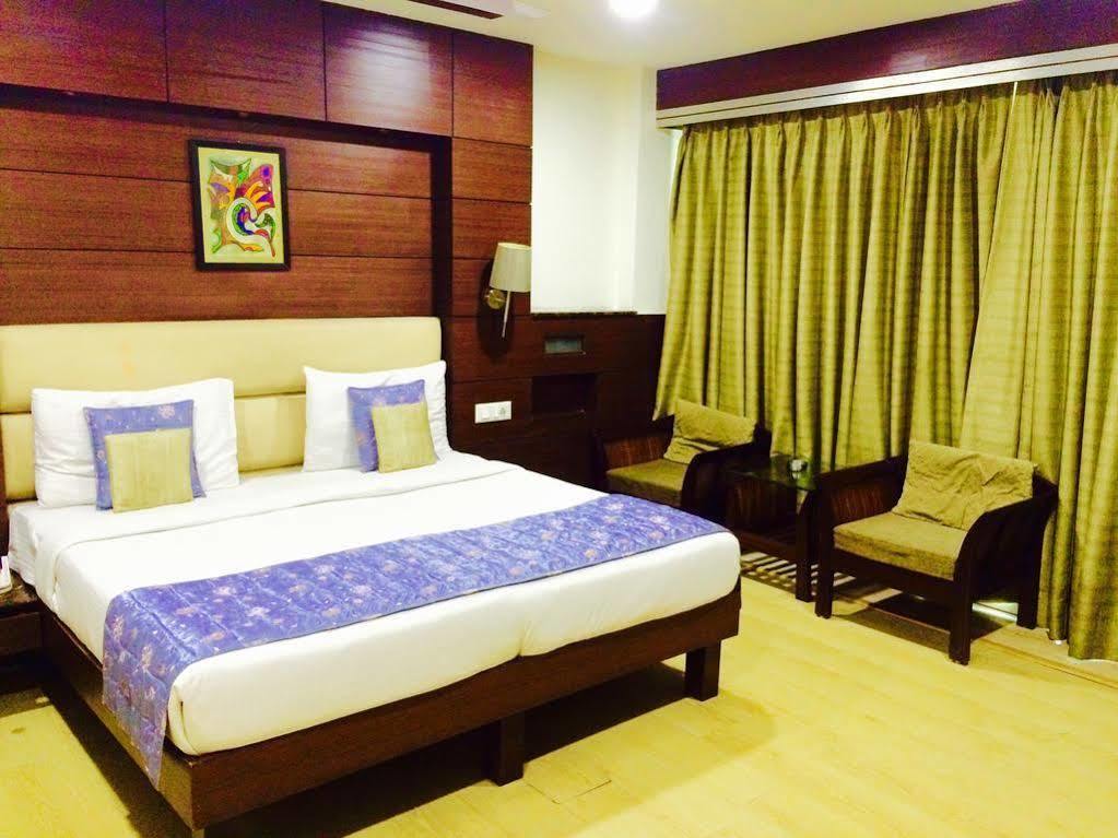 Fabhotel Admire Suites New Delhi Exterior photo